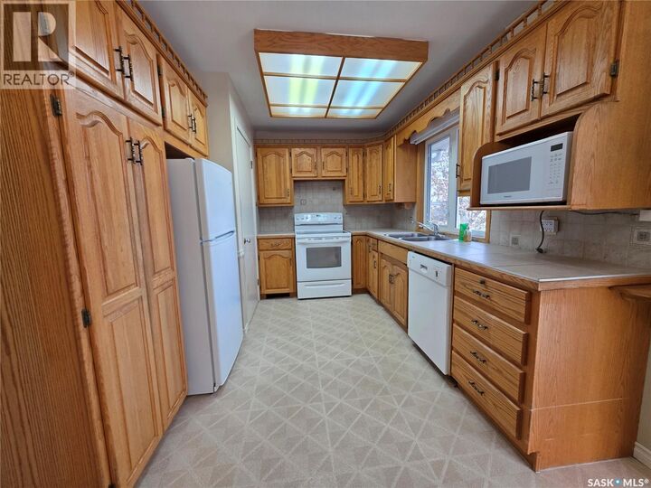 Property Photo: 1446 Taylor Drive SK S9H 1M9