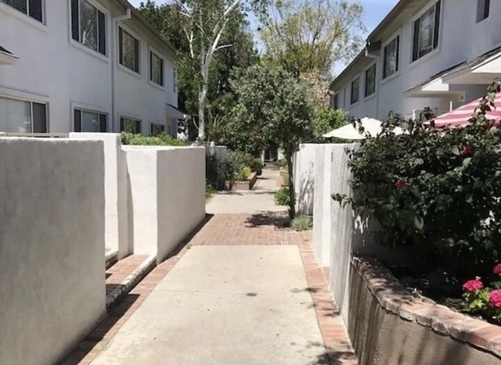 Property Photo: 18555 Collins Street C8 CA 91356