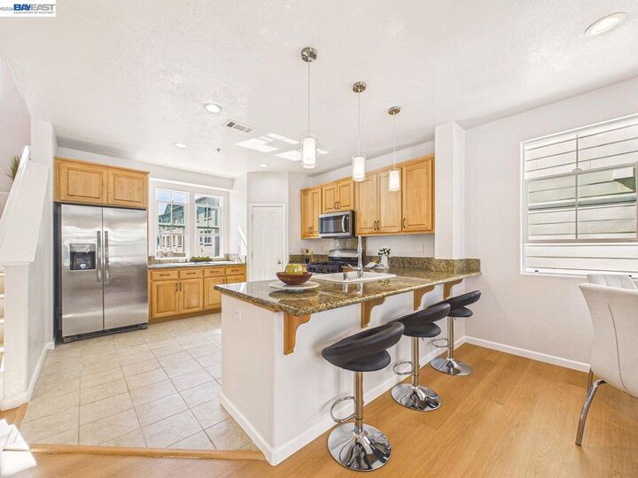 Property Photo:  511 Summer Ln  CA 94806 
