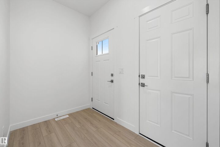 Property Photo:  1044 Cristall Crescent SW  AB T6W 5S6 
