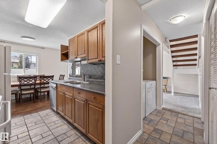 Property Photo:  26E Meadowlark Village NW  AB T5R 5X4 