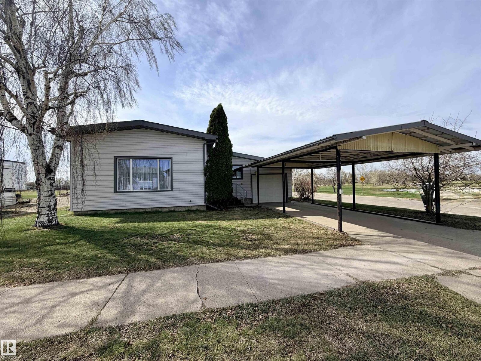 Property Photo:  5233 46 Avenue  AB T0A 3A4 