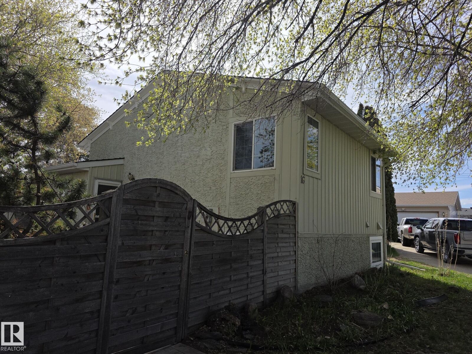 Property Photo:  16 South Ram Crescent  AB T9G 1V4 