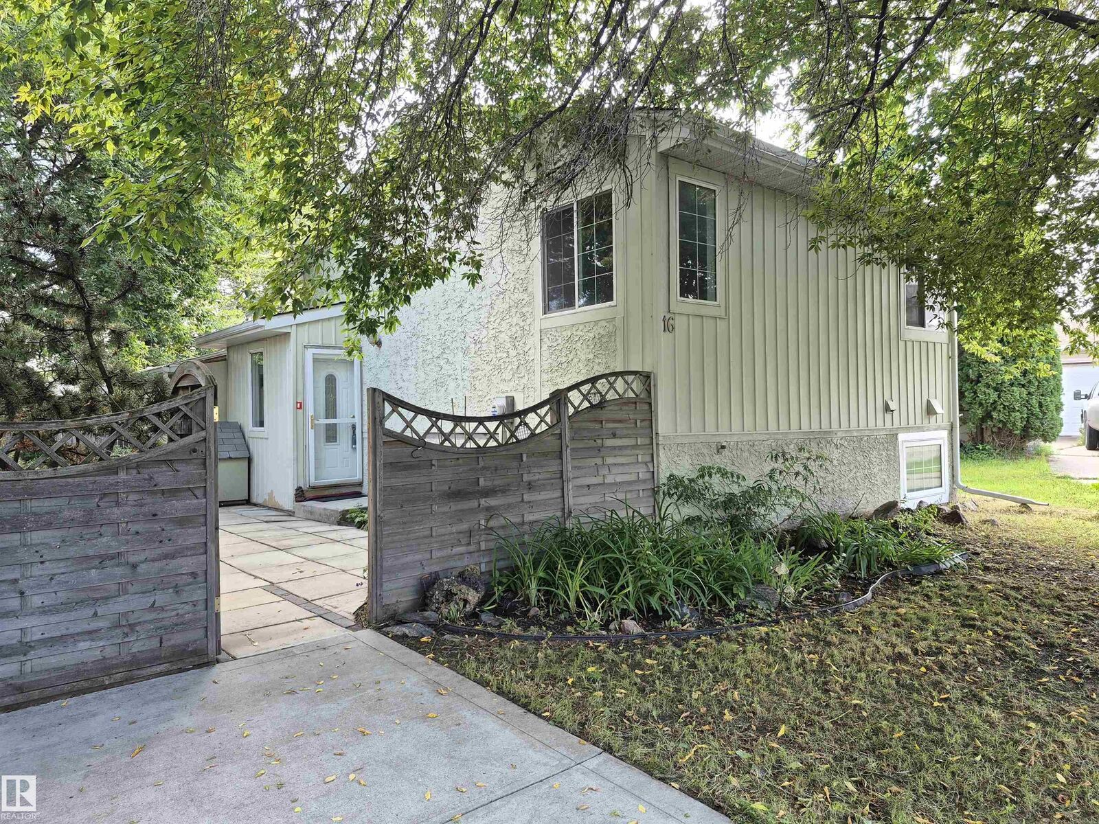 Property Photo: 16 South Ram Crescent AB T9G 1V4
