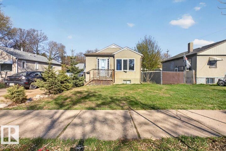Property Photo:  11813 39 Street NW  AB T5W 2J4 