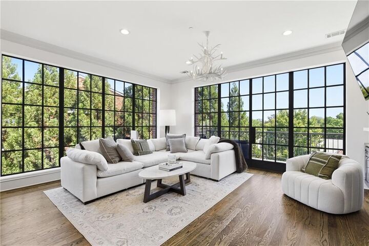Property Photo: 220 Vickery Falls Drive GA 30075