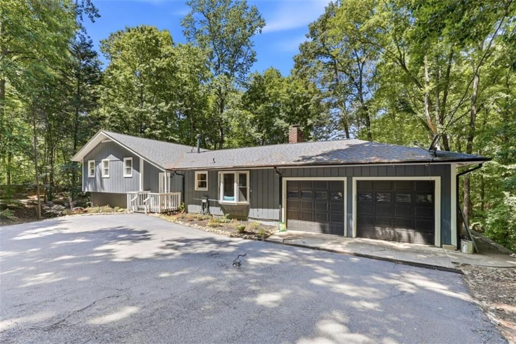Property Photo: 3928 Lake Court GA 30501