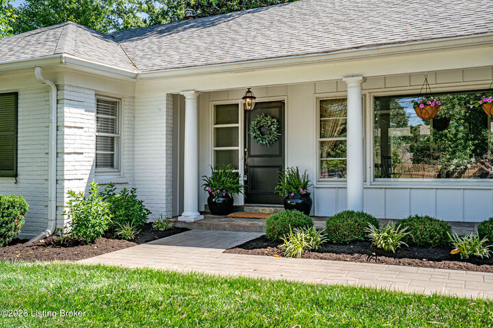 Property Photo:  223 Blankenbaker Ln  KY 40207 