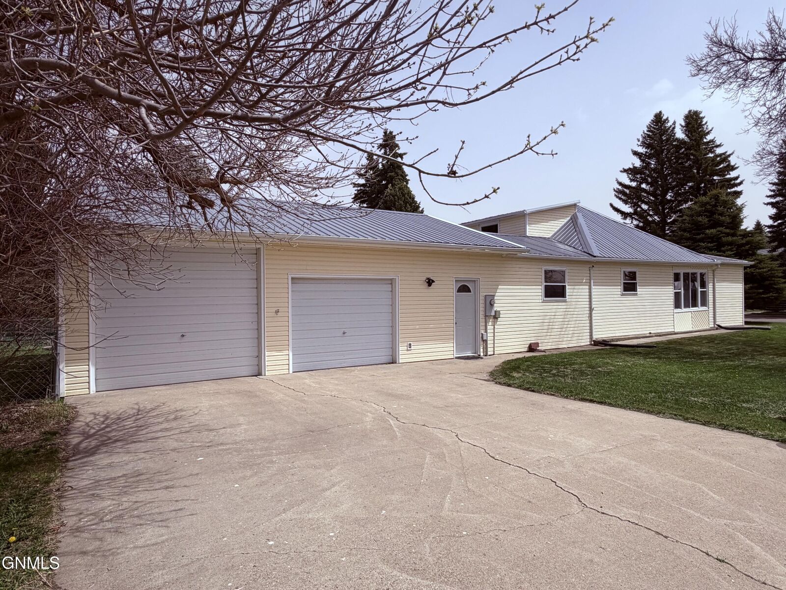 Property Photo:  224 1st Street W  ND 58530 