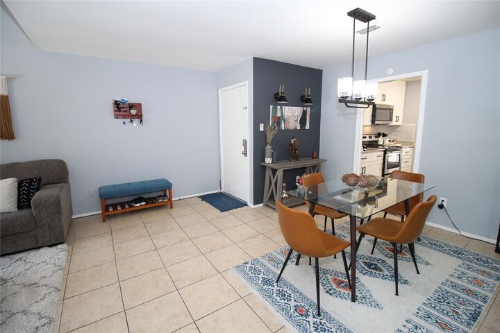 Property Photo: 9707 Richmond Avenue 104 TX 77042