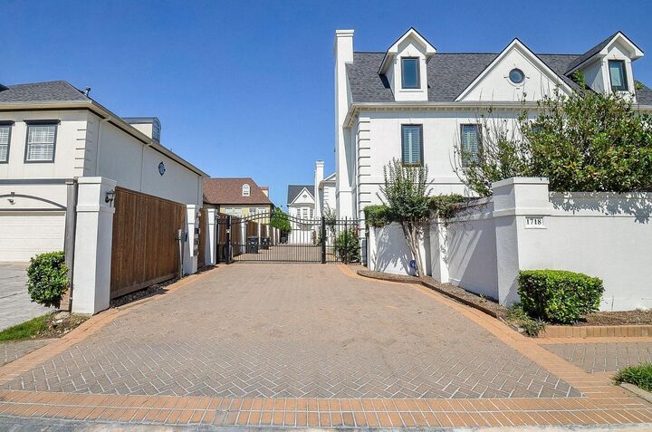 Property Photo:  1718 Nantucket Drive C  TX 77057 