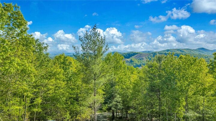 Property Photo: 925 Red Sleigh Way NC 28626