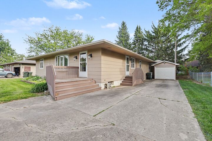 Property Photo:  507 E Lincoln Street  IA 50170 