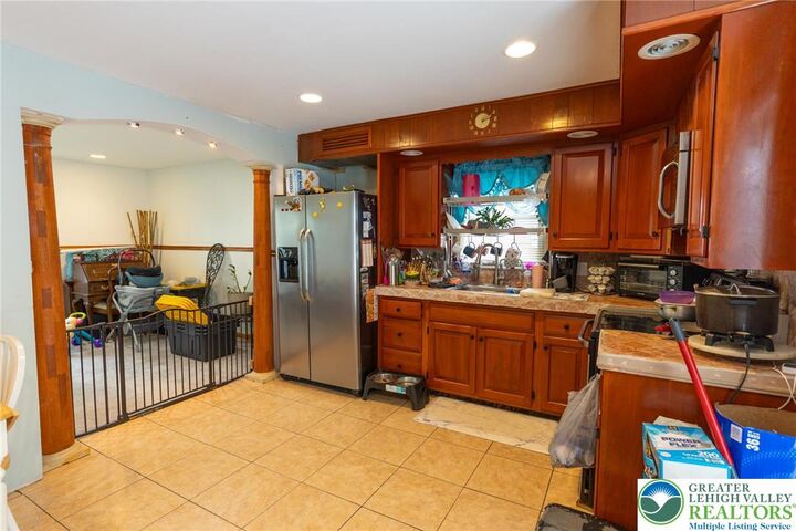 Property Photo:  852 N Irving Street  PA 18109 