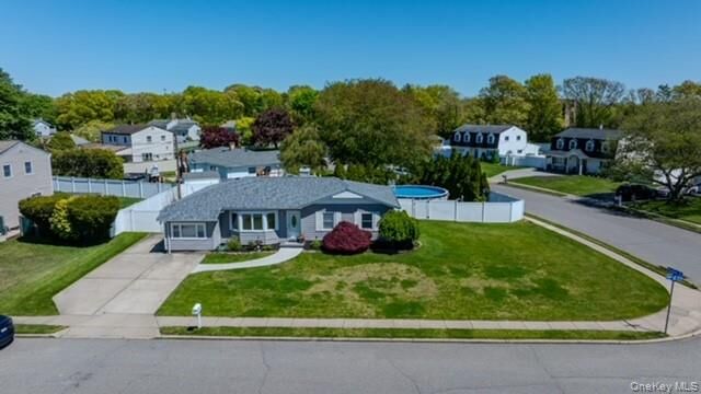 Property Photo:  41 Jenny Lane  NY 11742 