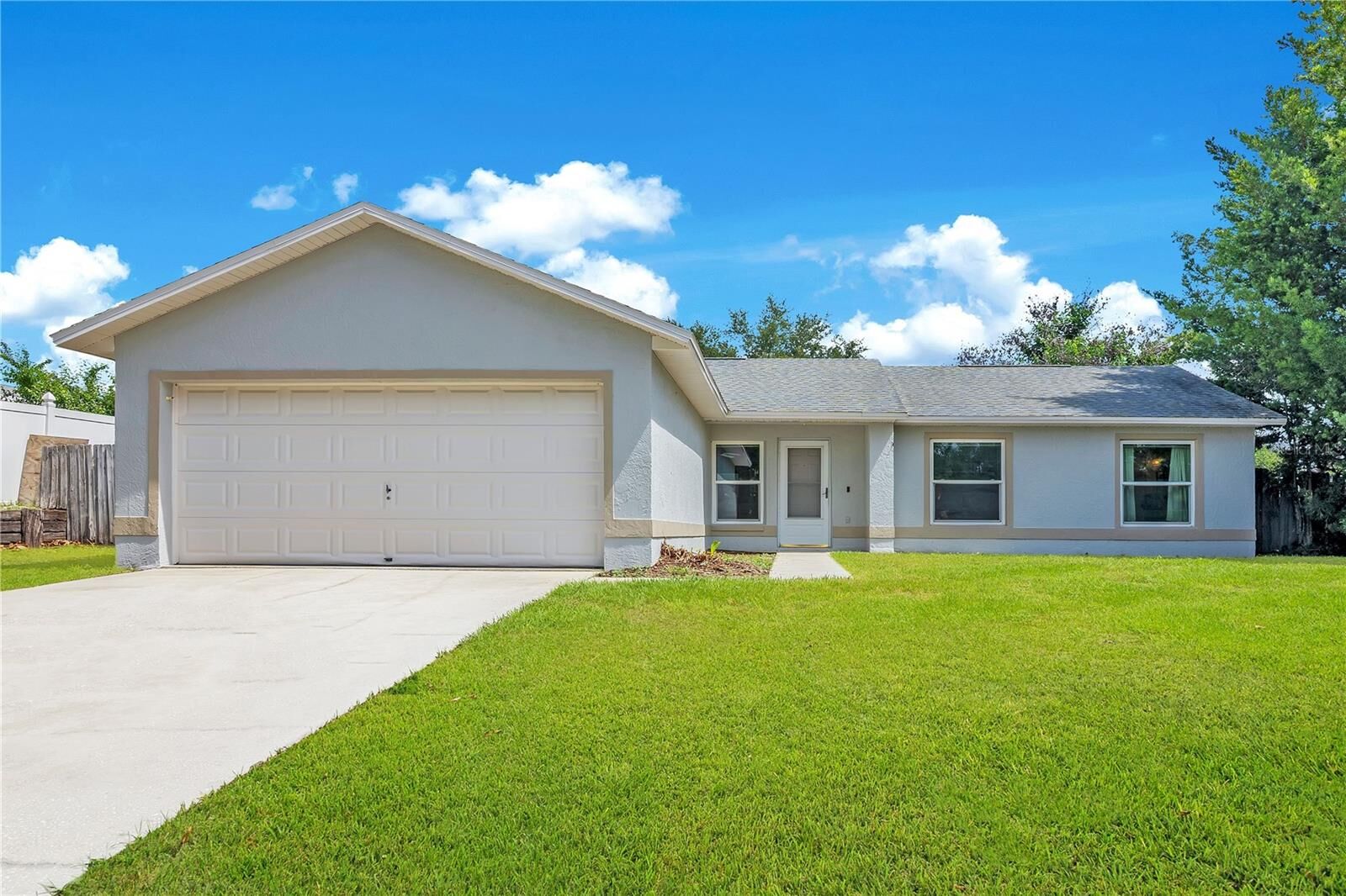 Property Photo:  10652 Crescendo Loop  FL 34711 