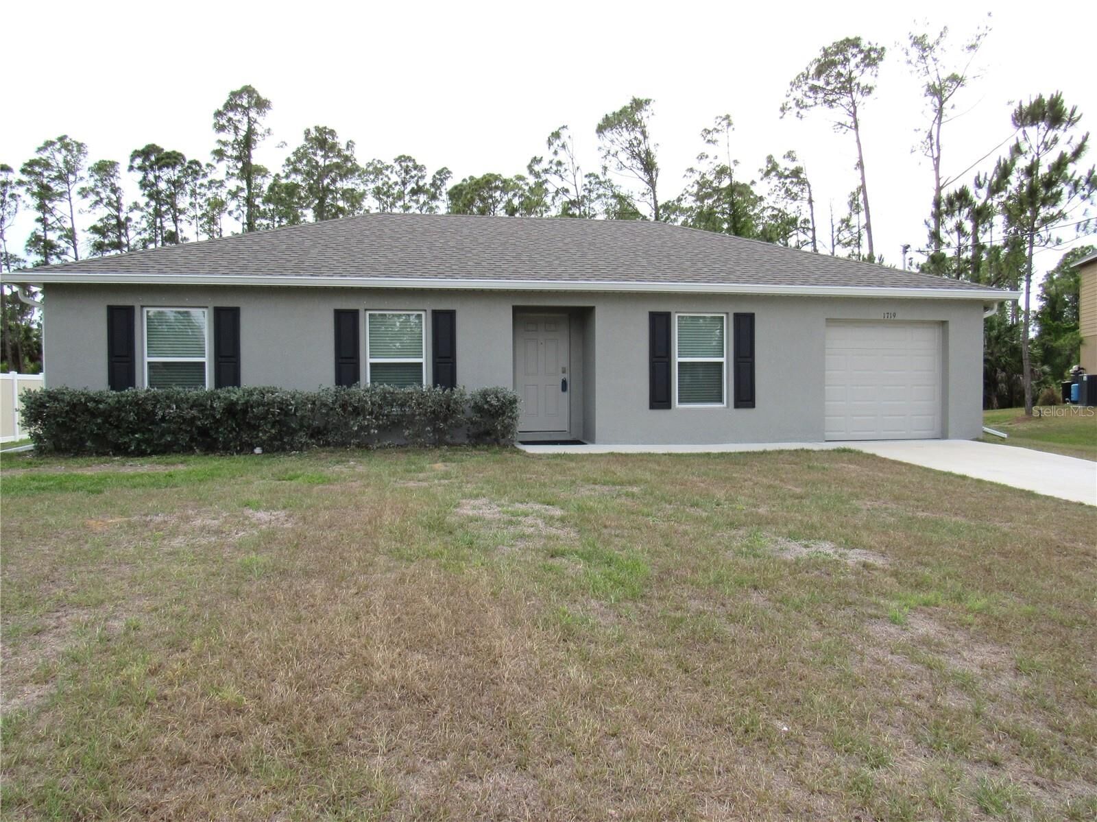 Property Photo:  1719 Hainsworth Court  FL 34288 