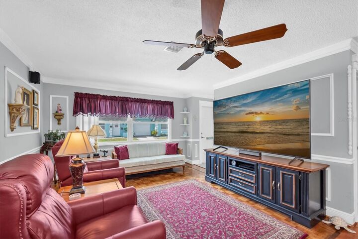 Property Photo:  6915 Versailles N  FL 33781 