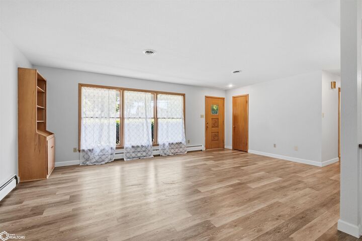 Property Photo:  711 12th Avenue  IA 50112 