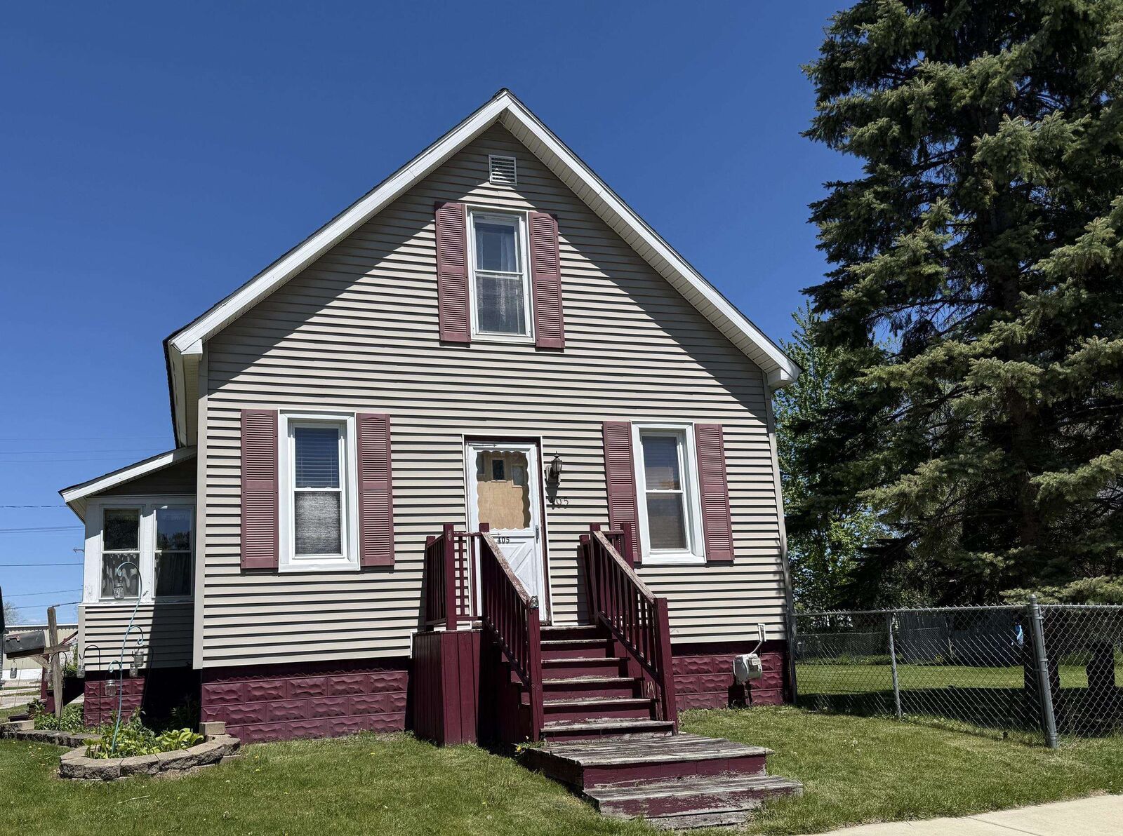 Property Photo:  405 Campbell Street  MI 48708 