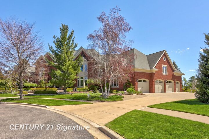 Property Photo: 8 Appleshire Court MI 48623