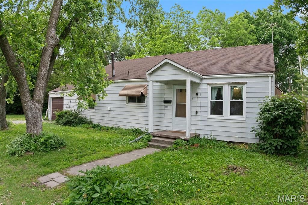 Property Photo: 608 N 4th Street IL 62239
