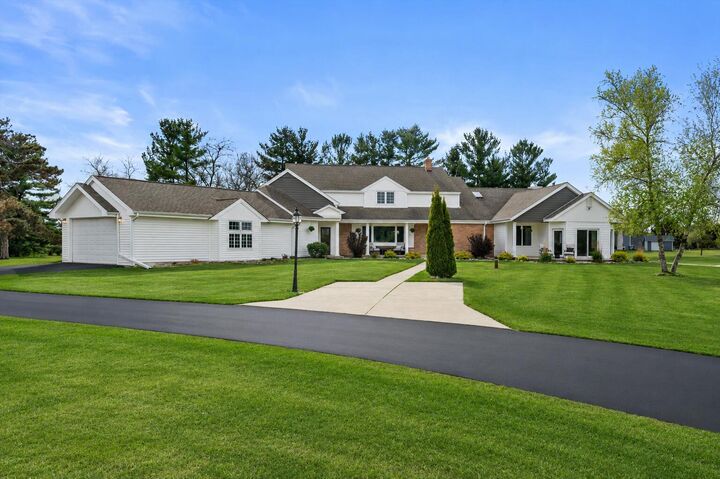 Property Photo:  S90w34465 Whitetail Dr  WI 53119 