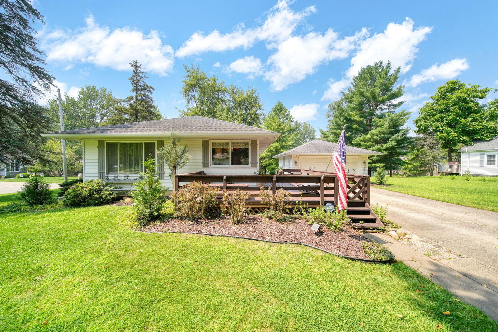 Property Photo:  6126 Crest Road  MI 49203 