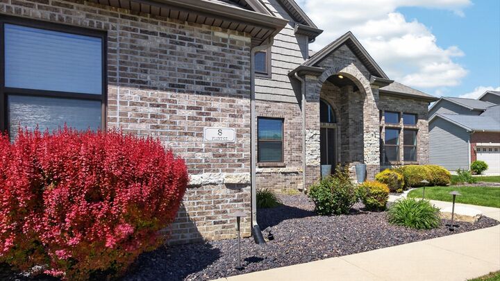 Property Photo: 8 Flint Court IL 61705