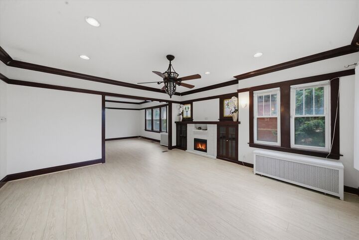 Property Photo:  