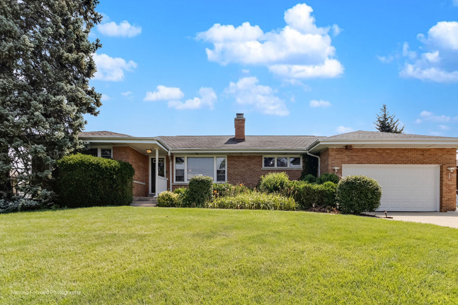 Property Photo:  125 N Oak Leaf Drive  IL 60101 