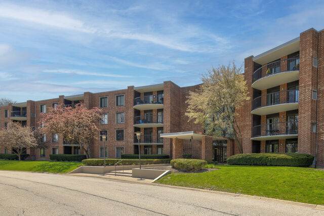 Property Photo:  1405 E Central Road 316B  IL 60005 