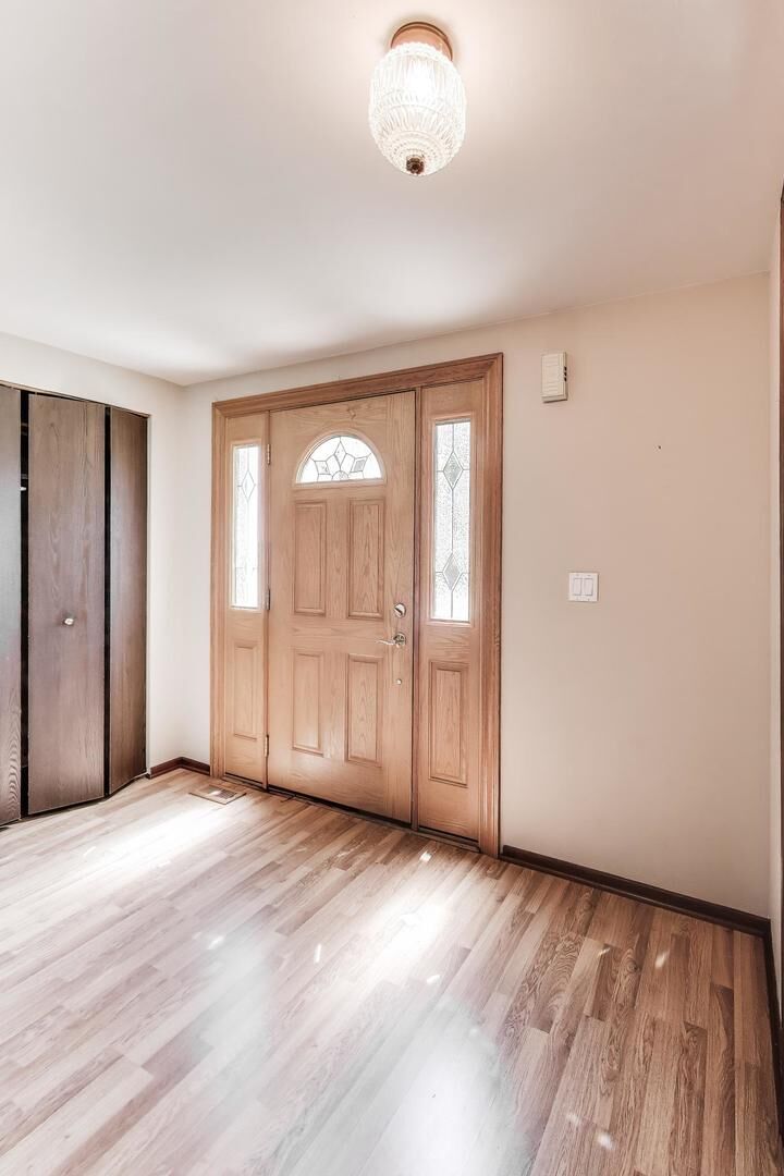 Property Photo:  1276 Chatham Lane  IL 60172 