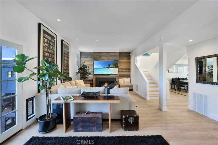 Property Photo:  811 W 15th 2B  CA 92663 