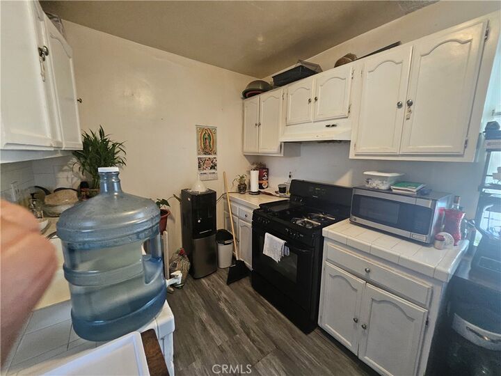 Property Photo:  2811 Orchard Place  CA 90280 