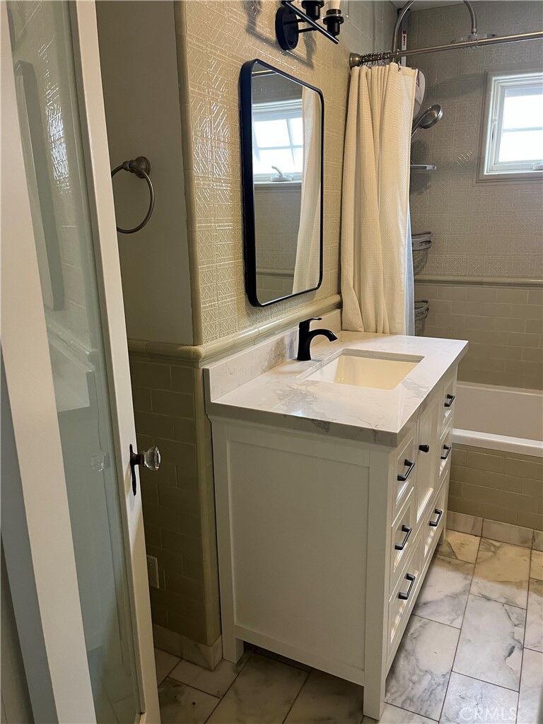 Property Photo: 14081 Hammon Place CA 92683