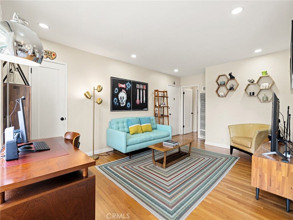 Property Photo:  3042 E 3rd Street 2  CA 90814 