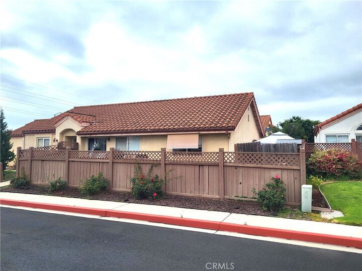 Property Photo:  715 Hawthorn  CA 93458 
