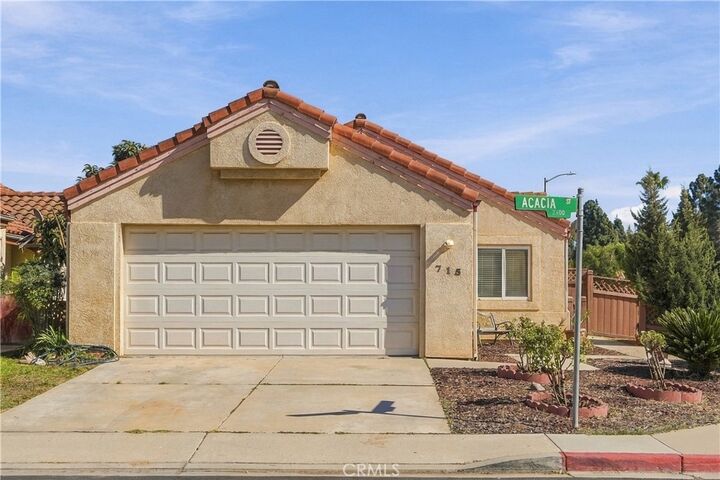 Property Photo:  715 Hawthorn  CA 93458 