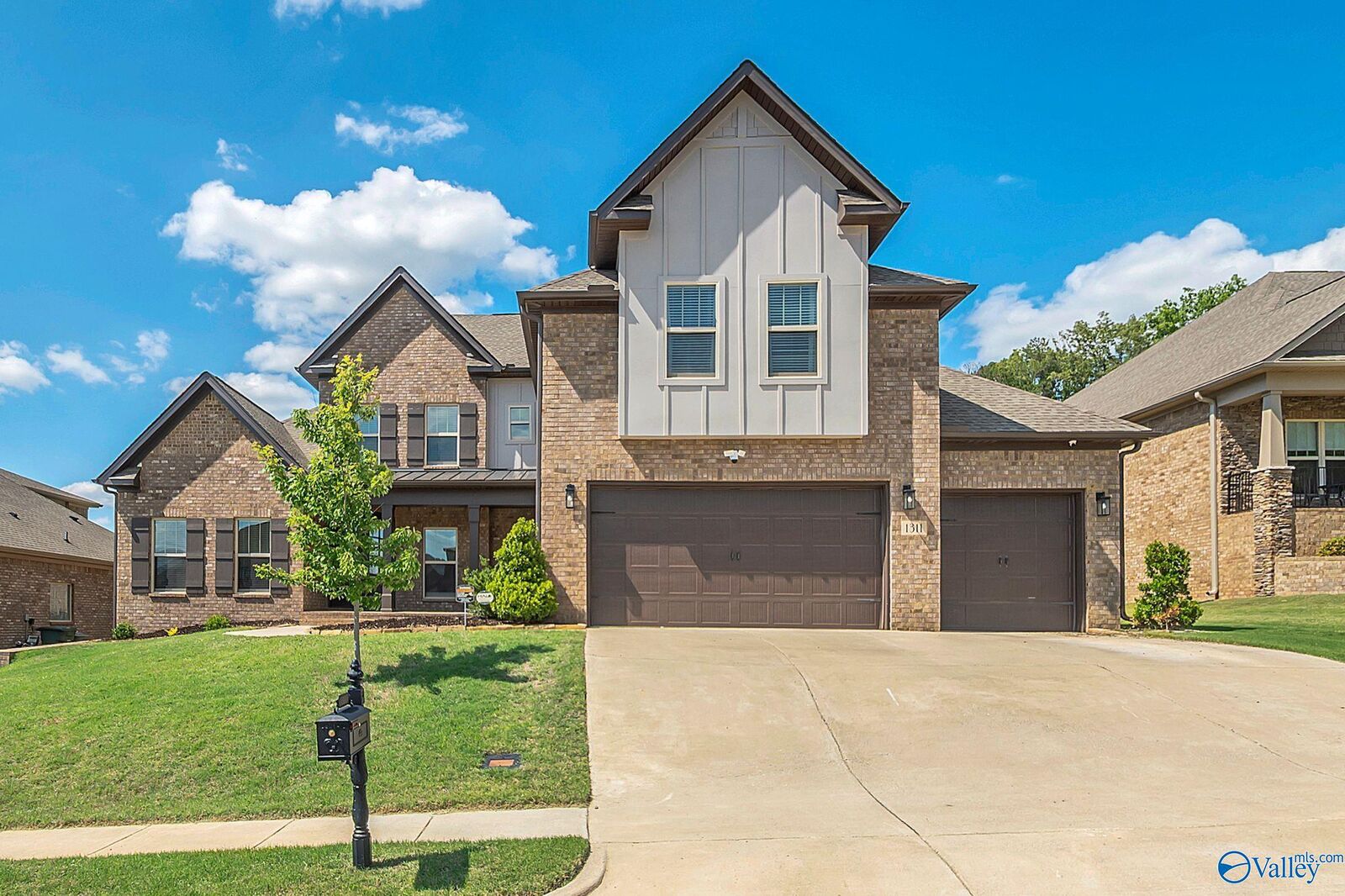 Property Photo:  1311 Pecan Point Way SE  AL 35803 