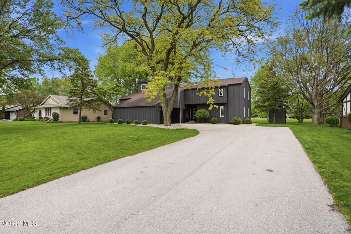 Property Photo:  2923 Gleneagle Drive  OH 45840 
