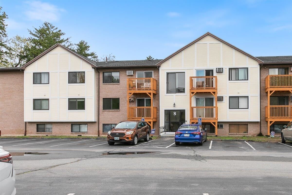 Property Photo: 8 Lancelot Court NH 03079