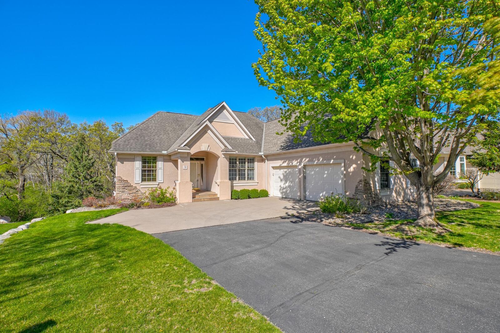 Property Photo:  9 Knoll Road  MN 55127 