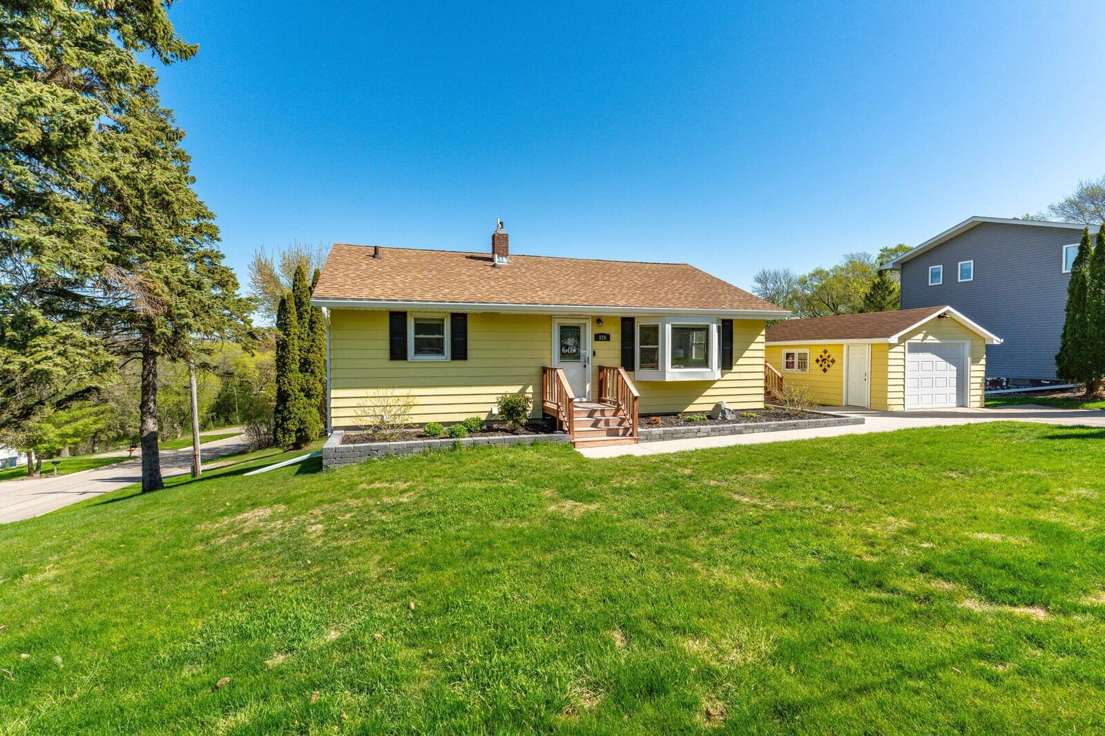 Property Photo: 326 W Gustavus Avenue MN 56537