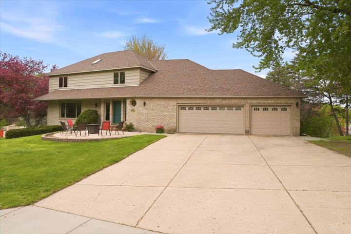 Property Photo:  2500 Highland View Avenue S  MN 55337 