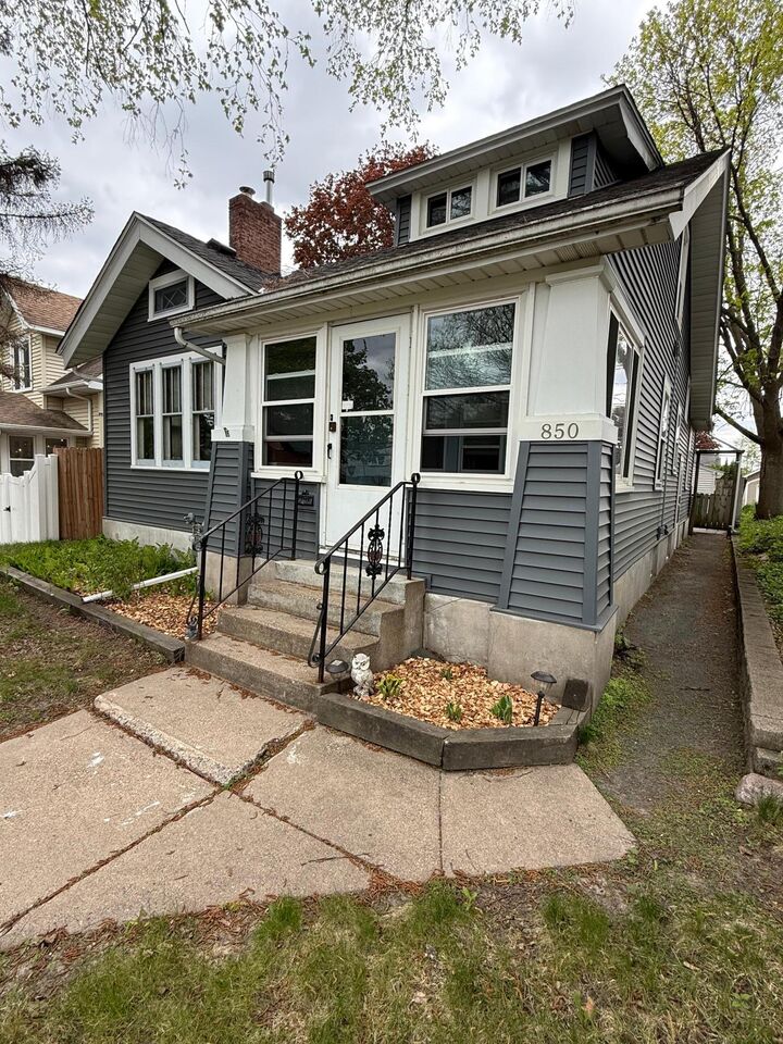 Property Photo:  850 Clear Avenue  MN 55106 