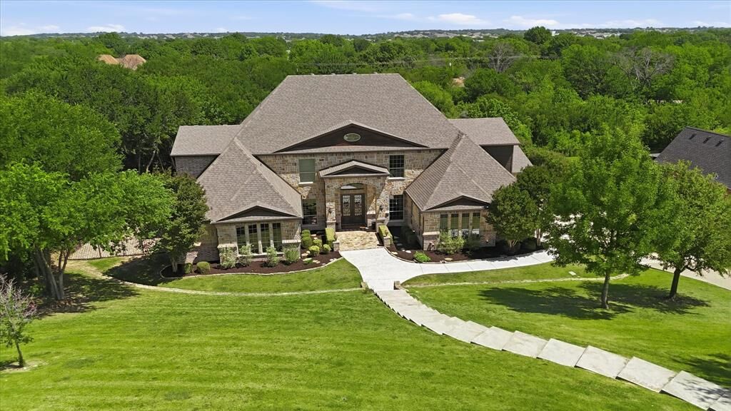 Property Photo:  501 Holly Court  TX 76248 