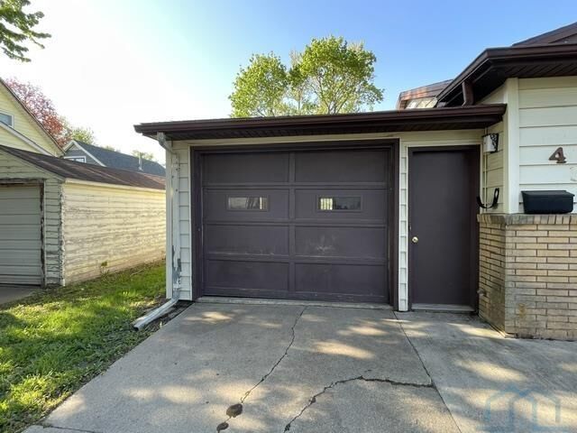 Property Photo:  45 SE 7th St  IA 51250 