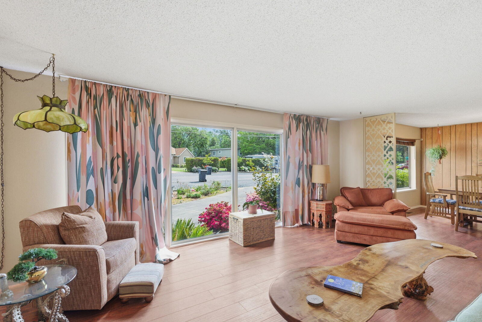 Property Photo:  1195 E Park Street  OR 97527 