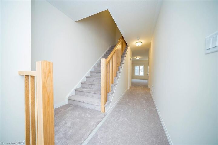 Property Photo:  31 Wakeling Drive  ON N3V 0B8 